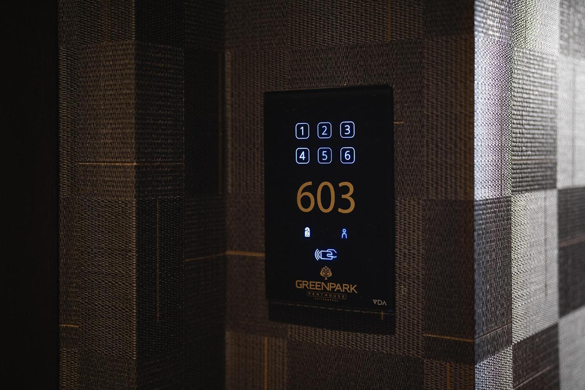 Green Park Penthouse Suite & Pool - Heated Pool - Бари Екстериор снимка